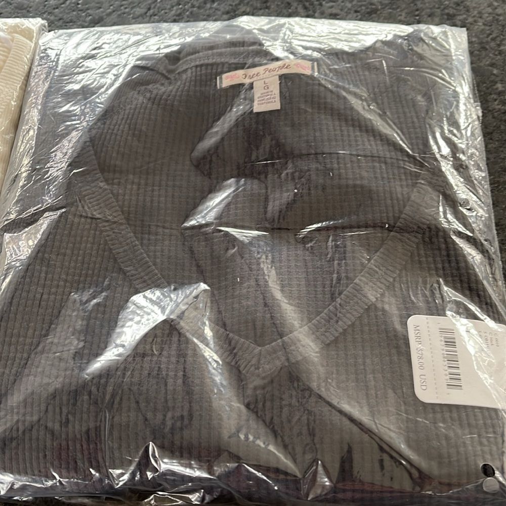 Free People Santa Clara Thermal in black BNWT - Picture 5 of 6